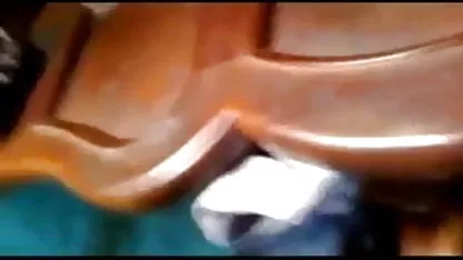 उसकी गांड में उँगलियों से सेक्सी फिल्म भेजो वीडियो में घर की दासी