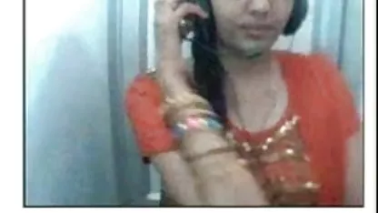 अपने सचिव हिंदी में सेक्सी फुल वीडियो के स्तन से आकर्षित होकर