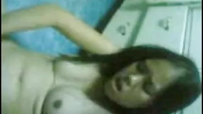 कपड़े धोने में हिंदी में बीएफ सेक्सी फिल्म Busty लैटिना cums
