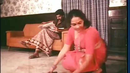 अपनी बेटी के बॉयफ्रेंड सेक्स सेक्स पिक्चर वीडियो में को लुभाता और चोदता है