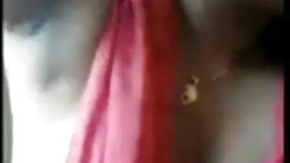 वेबकैम के सामने सेक्सी पिक्चर वीडियो में दिखाएं पाउडर लगाना