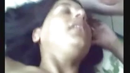 परिपक्व उसे सेक्सी हिंदी मूवी में युवा प्रेमी को चोदने के लिए बुलाता है