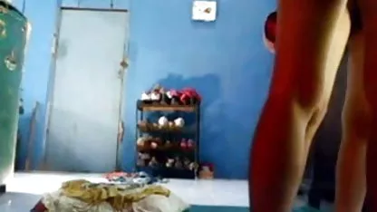 स्काई फिल्म सेक्सी फिल्म वीडियो में रोडर्स नामक एक बहुत ही फूहड़ नर्स