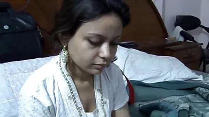 सौतेली माँ के लिए मालिश और गड़बड़ हिंदी में सेक्सी मूवी वीडियो