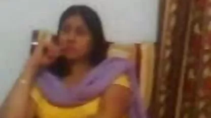 प्लम्बर को जोर से चोदने के लिए वीडियो में सेक्सी फिल्म हिंदी