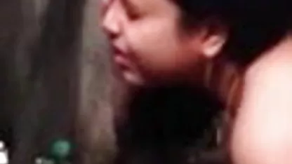आज्ञाकारी बेटी अपने पिता को हिंदी में फुल सेक्सी चूसती है