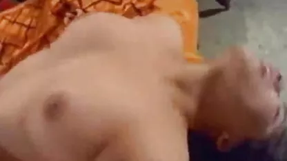 देखो मैं कैसे सेक्सी मूवी वीडियो हिंदी में अपने पैर खोलती हूँ ताकि ...