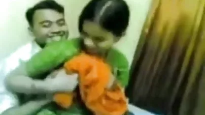 पड़ोसी हिंदी में सेक्सी मूवी फिल्म को गधा में एम्बेड करें