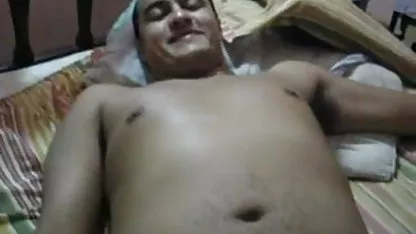 कैपरी कैवल्ली उसकी बड़ी चूत के साथ सेक्सी में हिंदी मूवी खेल रही थी
