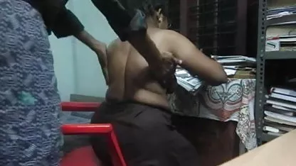 उन स्तन से गीले हुए बिना क्रिस्टल को सेक्सी फिल्म भेजो सेक्सी में साफ करना मुश्किल है
