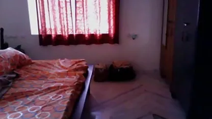 डकोटा जेम्स अपने दोस्तों की गर्लफ्रेंड को हिंदी में सेक्सी फिल्म दिखाएं चोदता है