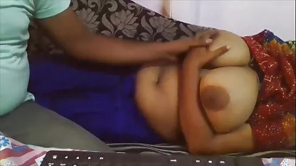 मालिश करने वाले के हिंदी में सेक्सी बफ फिल्म हाथ उसकी चूत पर चले जाते हैं
