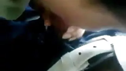 वो अपने पति के बिना पास में ही चुदाई करती हैं हिंदी में फुल सेक्स मूवी