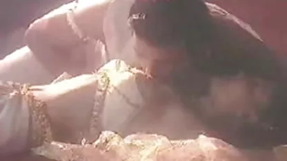उसके हिंदी में हिंदी में सेक्सी फिल्म दोस्त के बॉयफ्रेंड के साथ छेड़खानी और चुदाई