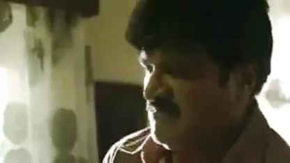 यह इंग्लिश फिल्म सेक्सी में वीडियो उसकी बेटी के प्रेमी को बहुत सींग का बना देता है