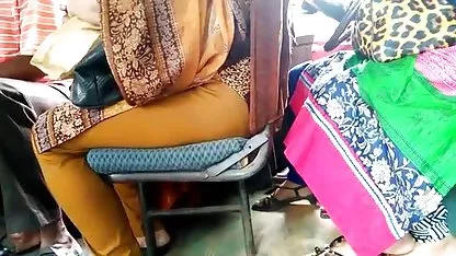 उसकी प्रेमिका सेक्सी फिल्म भेजो सेक्सी वीडियो में नशे में है और वह उसे मुश्किल से चोदता है