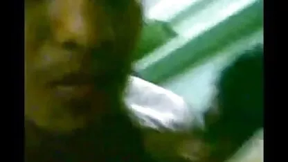उसने उसे अपनी ब्लू फिल्म सेक्सी वाली हिंदी में चूत का स्वाद बीच में आने दिया