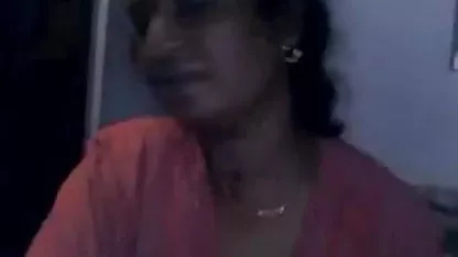 आज वह पड़ोसी वीडियो में सेक्सी पिक्चर वीडियो और उसकी चूत का परीक्षण करती है