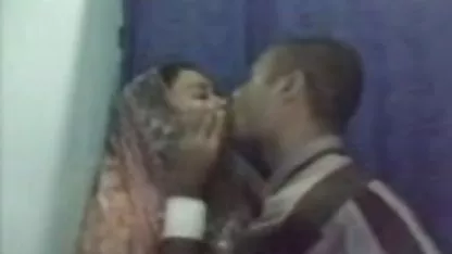 कपड़े धोते समय पड़ोसी उसे चोदता सेक्सी वीडियो में हिंदी मूवी है