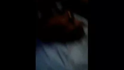 उन्होंने हिंदी में सेक्सी फिल्म का वीडियो अपने नए संगीत शिक्षक के लिए सींग लगाए