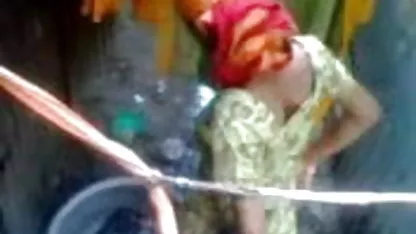 उसके दोस्त के बगल में इमो स्लट चल रहा हिंदी फिल्म वीडियो में सेक्सी है