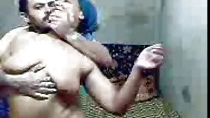एक प्राच्य फूहड़ के गधे को सेक्सी फिल्में बीएफ हिंदी में विभाजित करना