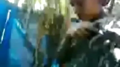 सड़क बॉलीवुड सेक्सी फिल्म हिंदी में पर एक फूहड़ उठा