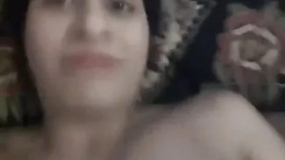 उसके दोस्त को पाउडर चाहिए सेक्सी फिल्म वीडियो में था