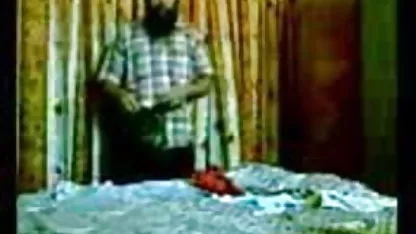 अपने हिंदी में सेक्सी मूवी फिल्म गधे को इन दो भाग्यशाली को भेंट करें