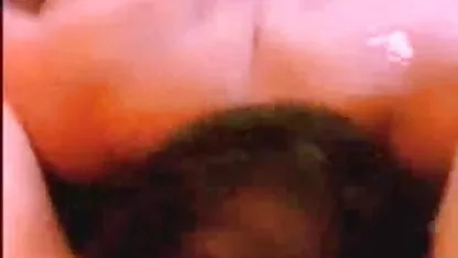 वह अपने सही गधे को ब्लू पिक्चर वीडियो में सेक्स creampie डालता है