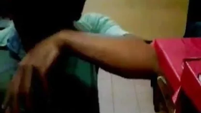 अबेला एंडरसन की सहेली सेक्सी फिल्म सेक्सी फिल्म वीडियो में उससे ज्यादा बोती है