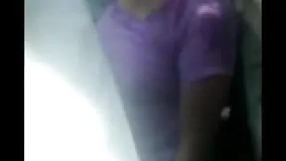 गोरा हमें दिखाता है वीडियो में सेक्सी पिक्चर वीडियो कि लंड को कैसे मसलती है