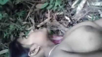 माँ, मुझे कुछ लेस्बियन सेक्स चाहिए ... सेक्सी फिल्म दिखाइए वीडियो में