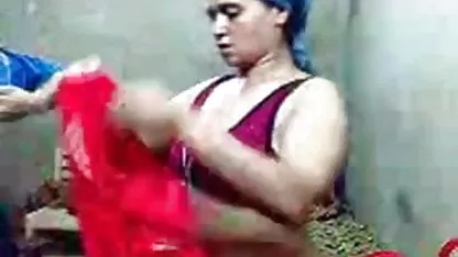 गोरा उसे नए पड़ोसी द्वारा सेक्सी हिंदी में फिल्म गड़बड़ कर दिया
