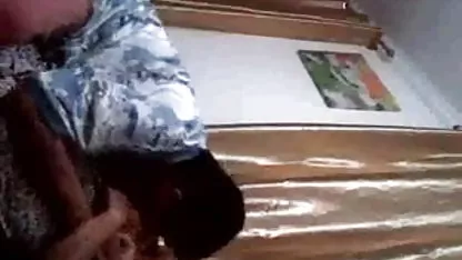 परिपक्व रसोई में हिंदी में फुल सेक्सी मूवी एक कर्मचारी fucks