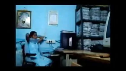नर्तक एक अश्लील हिंदी सेक्सी मूवी वीडियो में कास्टिंग में भाग लेता है