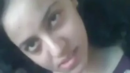 वह एक कास्टिंग में अपने प्राकृतिक शरीर को इंग्लिश पिक्चर हिंदी में सेक्सी देखता है