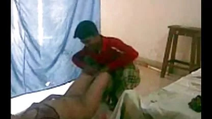 परिपक्व महिला अपने विनम्र प्रेमी को सेक्सी मूवी वीडियो में सेक्सी दंडित करना पसंद करती है