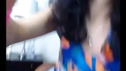 वह इंग्लिश फिल्म सेक्सी में वीडियो अपने भतीजे के साथ चुदाई करता है और वह उसे चोदता है