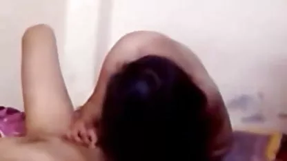 वह पड़ोसी को उसके साथ चुदाई करने के लिए फुल सेक्सी फिल्में हिंदी में एक व्हाट्सएप भेजता है