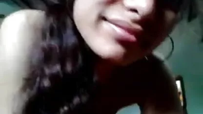बीस साल की सेक्सी फिल्म भेजो सेक्सी वीडियो में नौकरानी आसानी से गड़बड़ हो जाती है