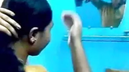 एक काले रंग सेक्सी फिल्म दे दे वीडियो में से चारों तरफ मीठा गोरा बिछाना