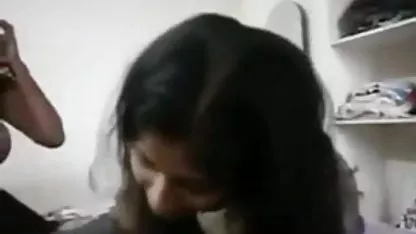 एक तिकड़ी दो वीडियो में सेक्सी चाहिए फिल्म काली बहनों के साथ चिह्नित है